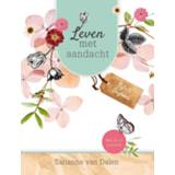 👉 Leven met aandacht - Boek Sarianne van Dalen (9491844695)