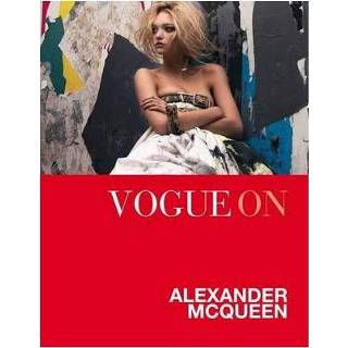 👉 Vogue On Alexander Mcqueen - Chloe Fox 9781849491136