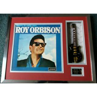 👉 Gitaar Roy Orbison miniatuur handgemaakt en ingelijst
