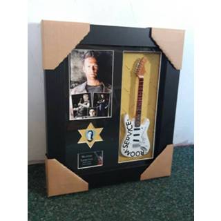 👉 Miniatuur Bryan Adams gitaar
