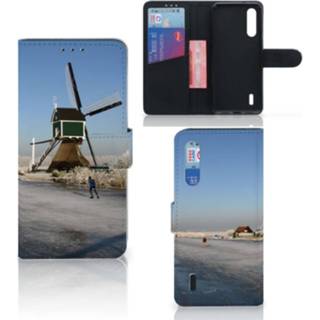 👉 Flipcover Xiaomi Mi 9 Lite Flip Cover Schaatsers 8720215162684