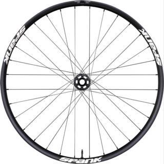 👉 Spank OOZY 345 Boost Hybrid Front Wheel - Voorwielen