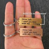 Keyring vrouwen Drive Safe Key Chain Custom Engrave Name I Need You Here with Me for Couples Men Women Husband Gift Keychains