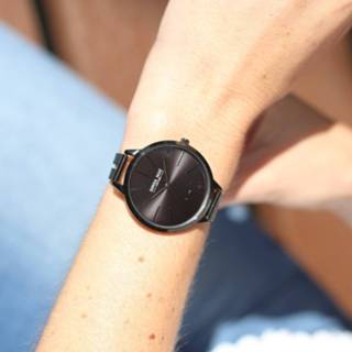 👉 Donna Mae horloge met zwart kleurige mesh band