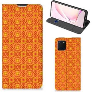 👉 Oranje Samsung Galaxy Note 10 Lite Hoesje met Magneet Batik 8720215445763