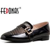 👉 Shoe leather vrouwen FEDONAS Cow Patent 2020 Women Pumps Splice Basic Thick Heels Spring Summer Retro Button Decoration New Shoes Woman