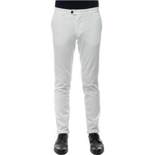 👉 Chino male wit Chinos