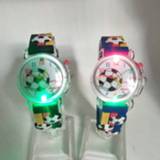 👉 Watch meisjes jongens kinderen Flashing Glow Light Source Football Pattern Children's Electronic Girls Boys Gift Clock Kids Wrist Watches Children