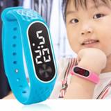 Watch kinderen jongens meisjes Child Watches New LED Digital Wrist Bracelet Kids Outdoor Sports For Boys Girls Electronic Date Clock Reloj Infantil