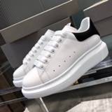 👉 Shoe wit vrouwen Luxury Design White Shoes Woman Thick Bottom Platform High Quality Alexander Sneakers Casual Couple Men and Women