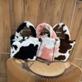 👉 Handtas large vrouwen Winter New Cute Cartoon Milk Cow Print Handbag Ladies Soft Warm Faux Fur Tote Plush Chain Messenger Bag Chiristmas Gift