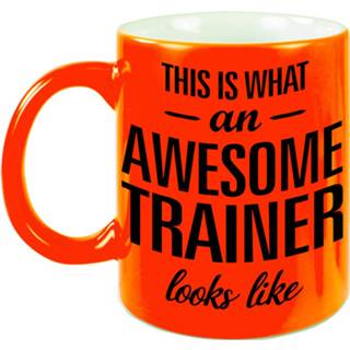 👉 Beker oranje keramiek This Is What An Awesome Trainer Looks Like Tekst Cadeau Mok / - Neon 330 Ml Coach Kado 8720276657921