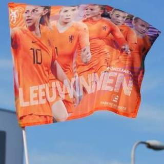 👉 Zwaaivlag oranje active vrouwen Leeuwinnen vlag KNVB dames 50x65cm 7424953310338