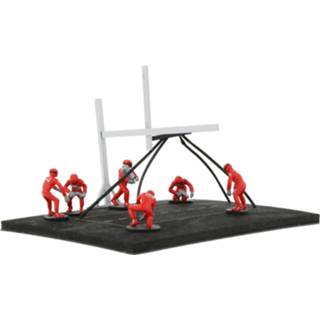 👉 Model auto IXO Scuderia Ferrari rood plastic Pitstop Mechanic Set / with figures - Modelauto schaal 1:43 4895102325283