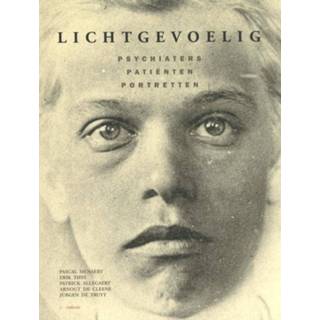 👉 Lichtgevoelig. psychiaters patienten portretten 1865-2015, Thys, Erik, Paperback 9789057791475