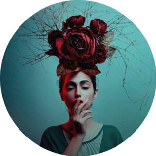 👉 Fotobehang Wizard+genius Flowers In Her Hair Vlies 140x140cm Rond 4063129077113
