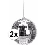 👉 Kerstboom zilver 2x decoratie discoballen 6 cm