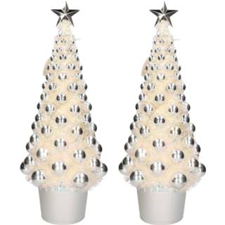 👉 Kerstboom grijs zilver 2x stuks kunst Kerstboompjes met balletjes en verichting op batterijen - 60 cm