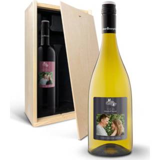 👉 Wijn pakket Wijnpakket met bedrukt etiket - Maison de la Surprise Merlot en Chardonnay 4250891802818