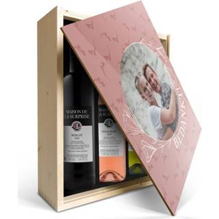 👉 Wijn pakket Wijnpakket in bedrukte kist - Maison de la Surprise Merlot, Syrah en Sauvignon Blanc 4250891842784