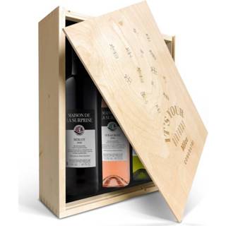 👉 Wijnpakket in gegraveerde kist - Maison de la Surprise Merlot, Syrah en Sauvignon Blanc 4251217139700