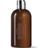👉 Molton unisex bruin Brown Volumising Shampoo with Nettle 300ml