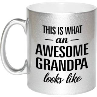 👉 Beker zilveren senioren Awesome Grandpa / Opa Cadeau Mok 330 Ml - Feest Mokken 8720276328876