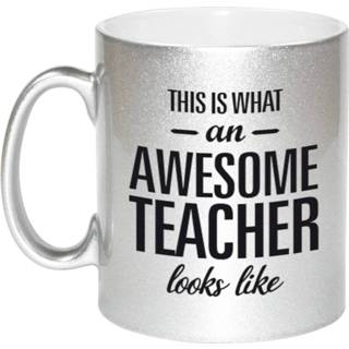 👉 Beker zilveren Awesome Teacher Cadeau Mok / Voor Juf Meester 330 Ml - Feest Mokken 8720276261777