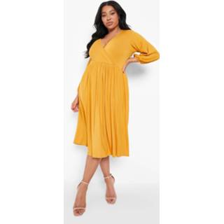 👉 Plus Gesmokte Jersey Midi Wikkel Skater Jurk, Mustard