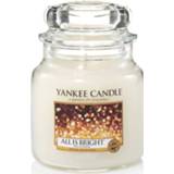 👉 Kaars medium Yankee Candle All is Bright 5038580084771