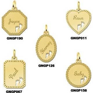 👉 Names4ever Gouden Graveer Hanger met Voetjes en Sierrand