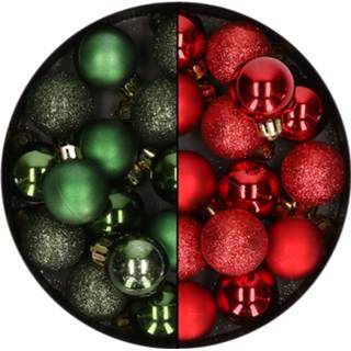 Kerstbal kunststof active rood 28x stuks kleine kerstballen dennengroen en 3 cm