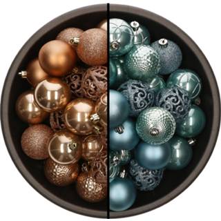 👉 Kerstbal kunststof active bruin 74x stuks kerstballen mix van camel en ijsblauw 6 cm