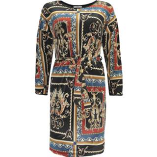 👉 Jurk met barokprint en strik-ceintuur