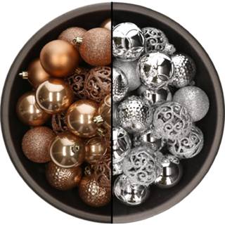 👉 Kerstbal zilver kunststof active bruin 74x stuks kerstballen mix van camel en 6 cm