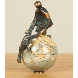 👉 Ornament brons Er boven op helpen, 15 cm