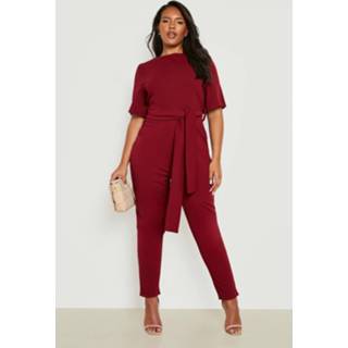 👉 Plus Getailleerde Jumpsuit Met Cape Mouwen En Ceintuur, Wine