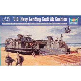 👉 Trumpeter 1/144 Landing Craft Air Cushion (LCAC)
