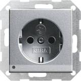 👉 Gira stopcontact met witte LED verlichting kinderveilig aluminium