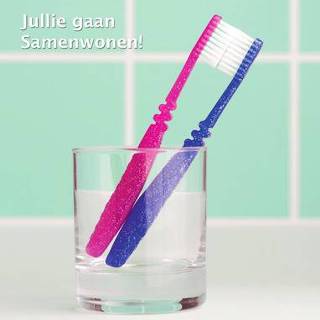 👉 Kaart met roze en blauwe tandenborstel in glas